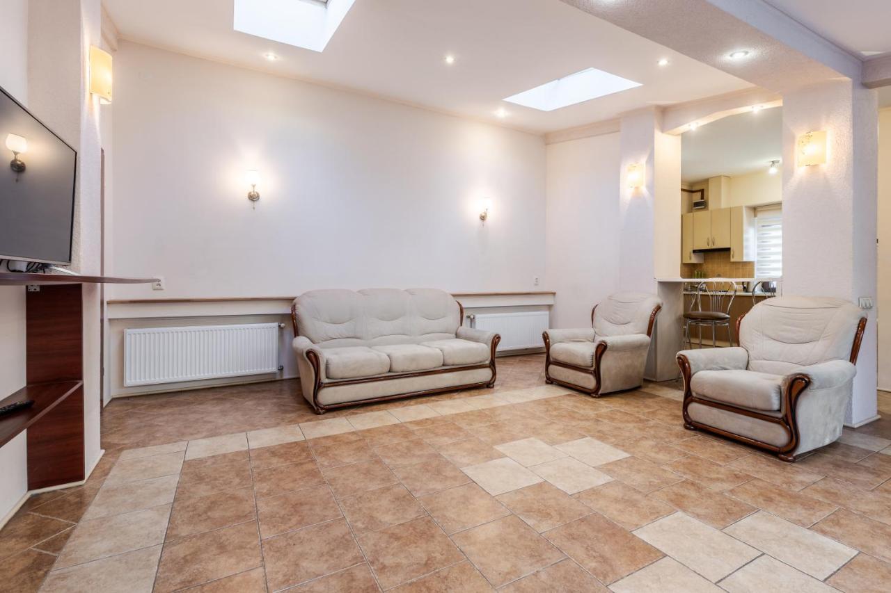 Mangal And Terrace In Center Apartment Lviv Ngoại thất bức ảnh