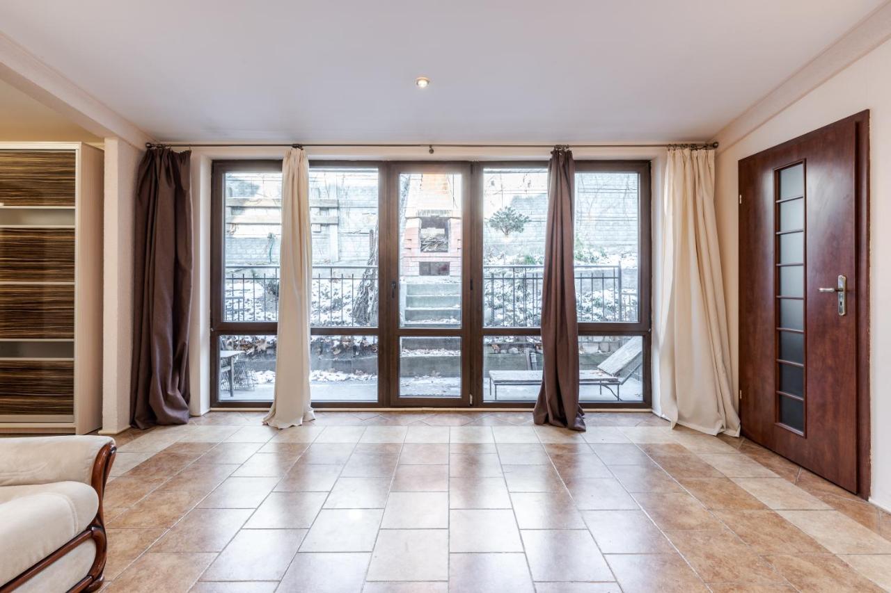 Mangal And Terrace In Center Apartment Lviv Ngoại thất bức ảnh