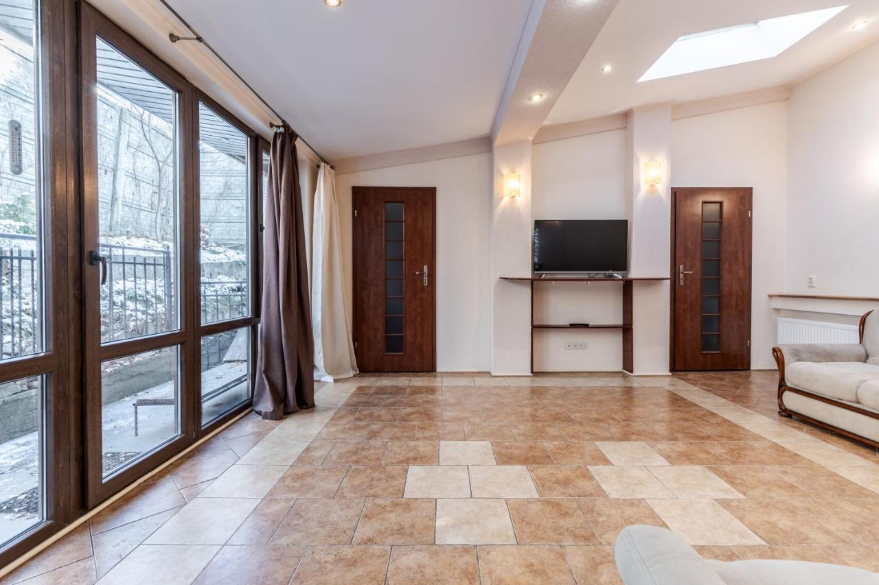 Mangal And Terrace In Center Apartment Lviv Ngoại thất bức ảnh